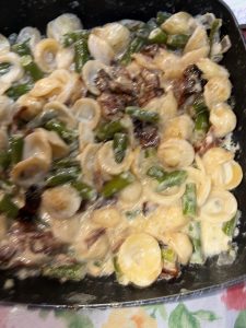 Creamy Paste with Bacon and Peas